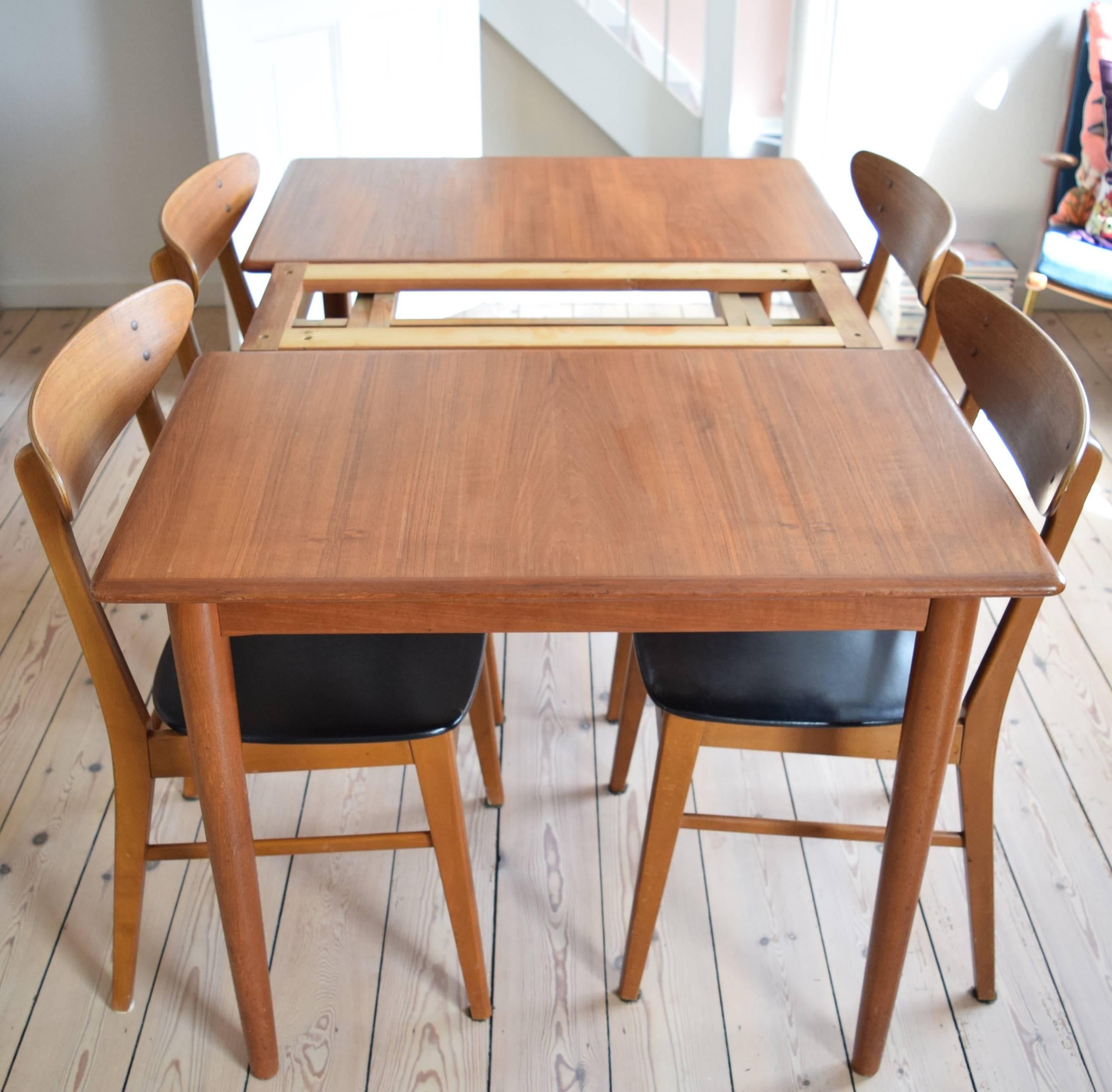 Mid-Century Modern Danish Teak Dining Table, 1960s For Sale