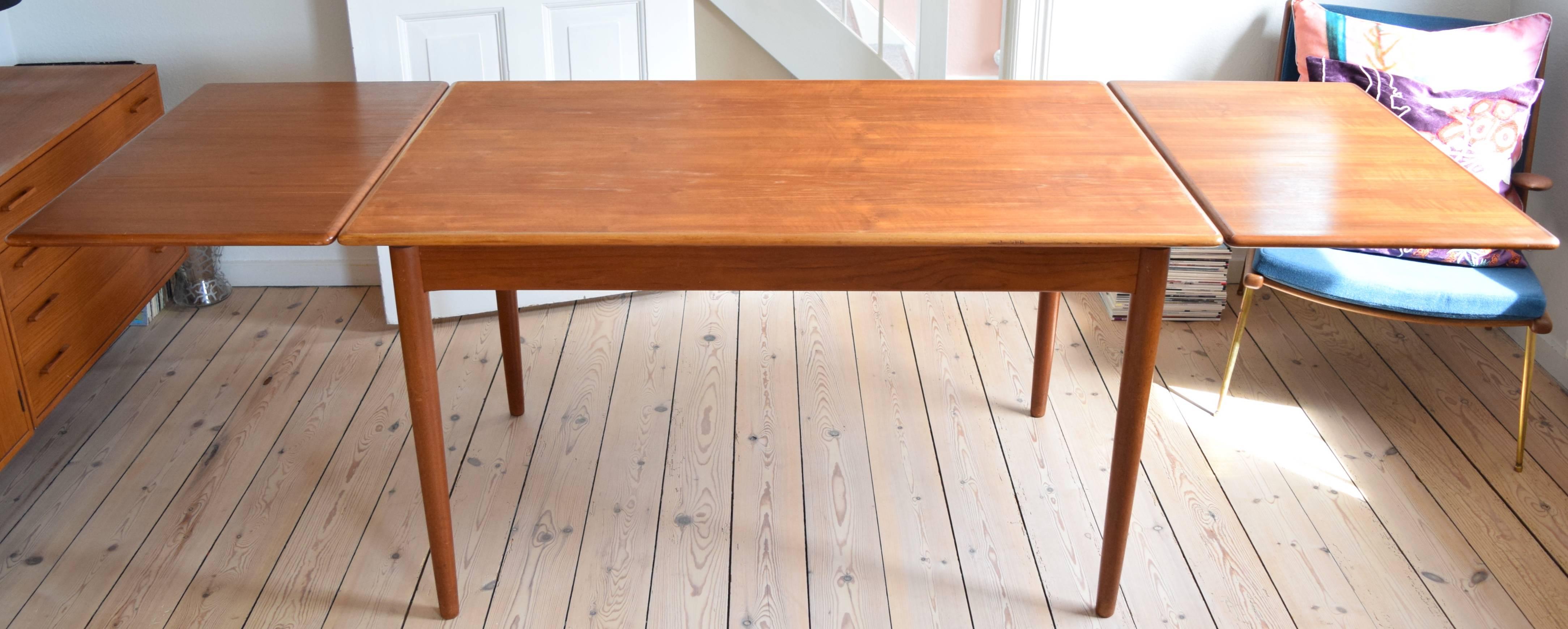 Mid-20th Century Danish Teak Dining Table, 1960s For Sale