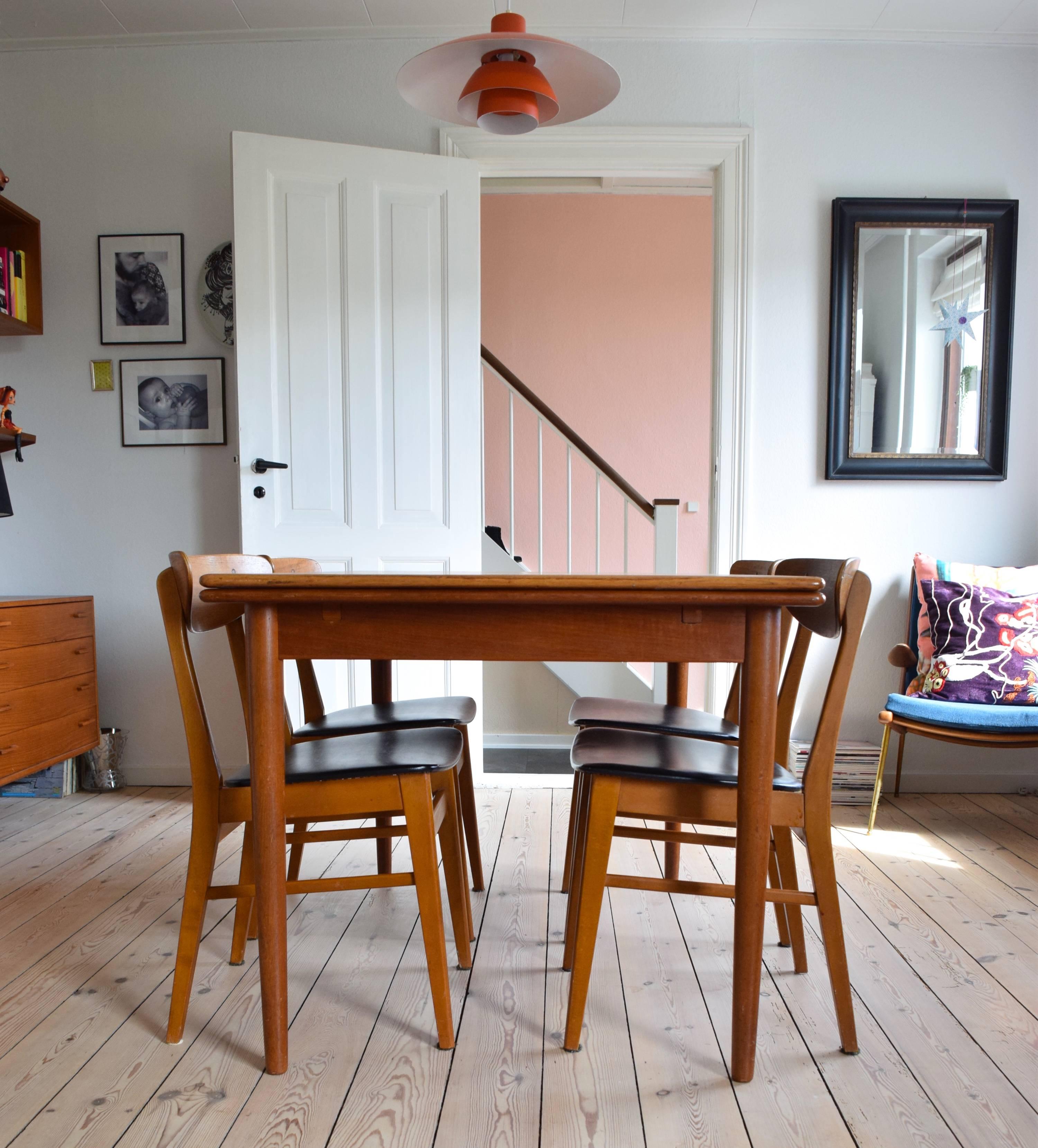 Danish Teak Dining Table, 1960s In Good Condition For Sale In Nyborg, DK