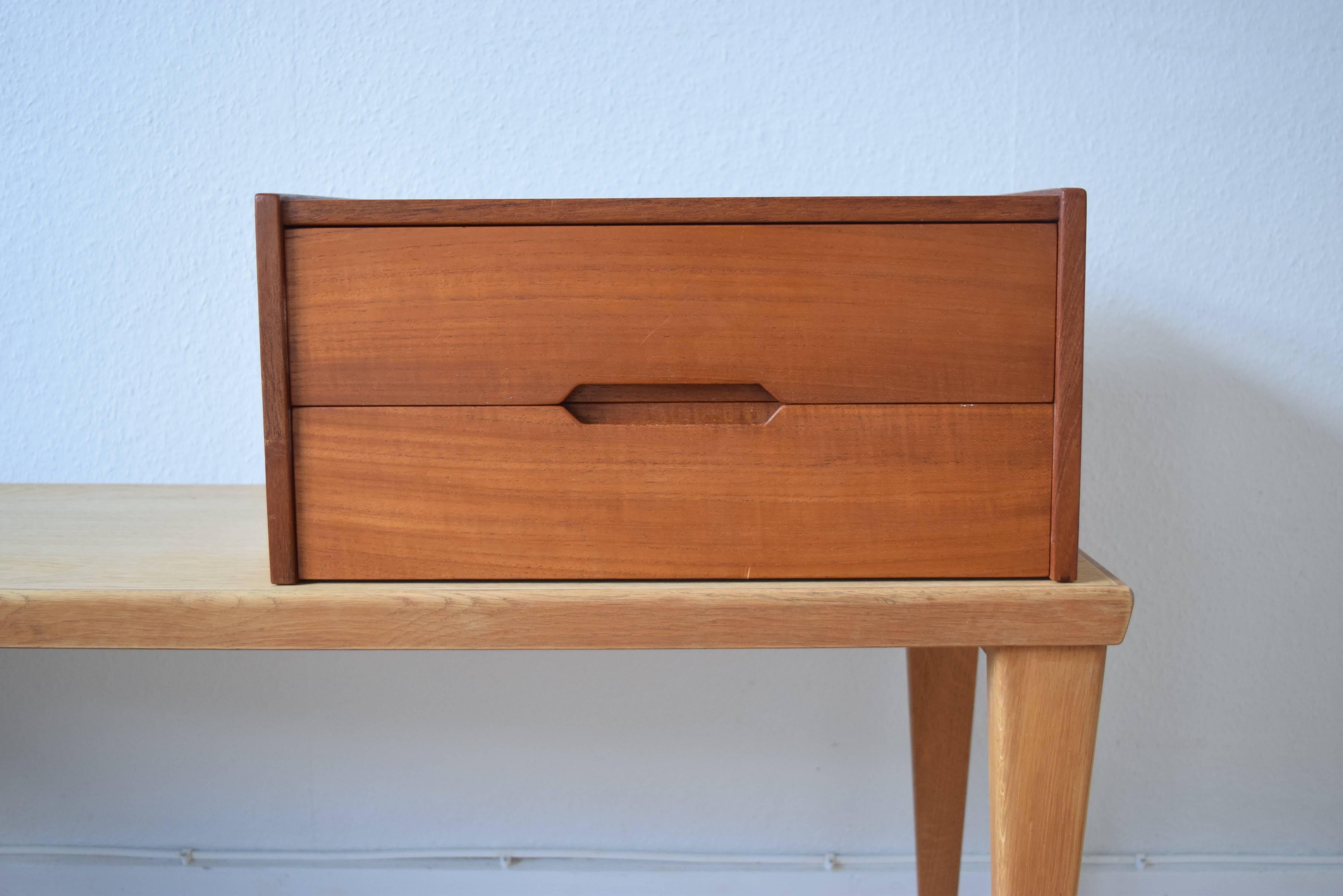 Entry set designed by Kai Kristiansen for Aksel Kjersgaard, Denmark in the 1960s. Entry set of oak bench, teak drawers and mirror. This set has been restored and is a fine example of Scandinavian craftsmanship and design. The drawers can sit on