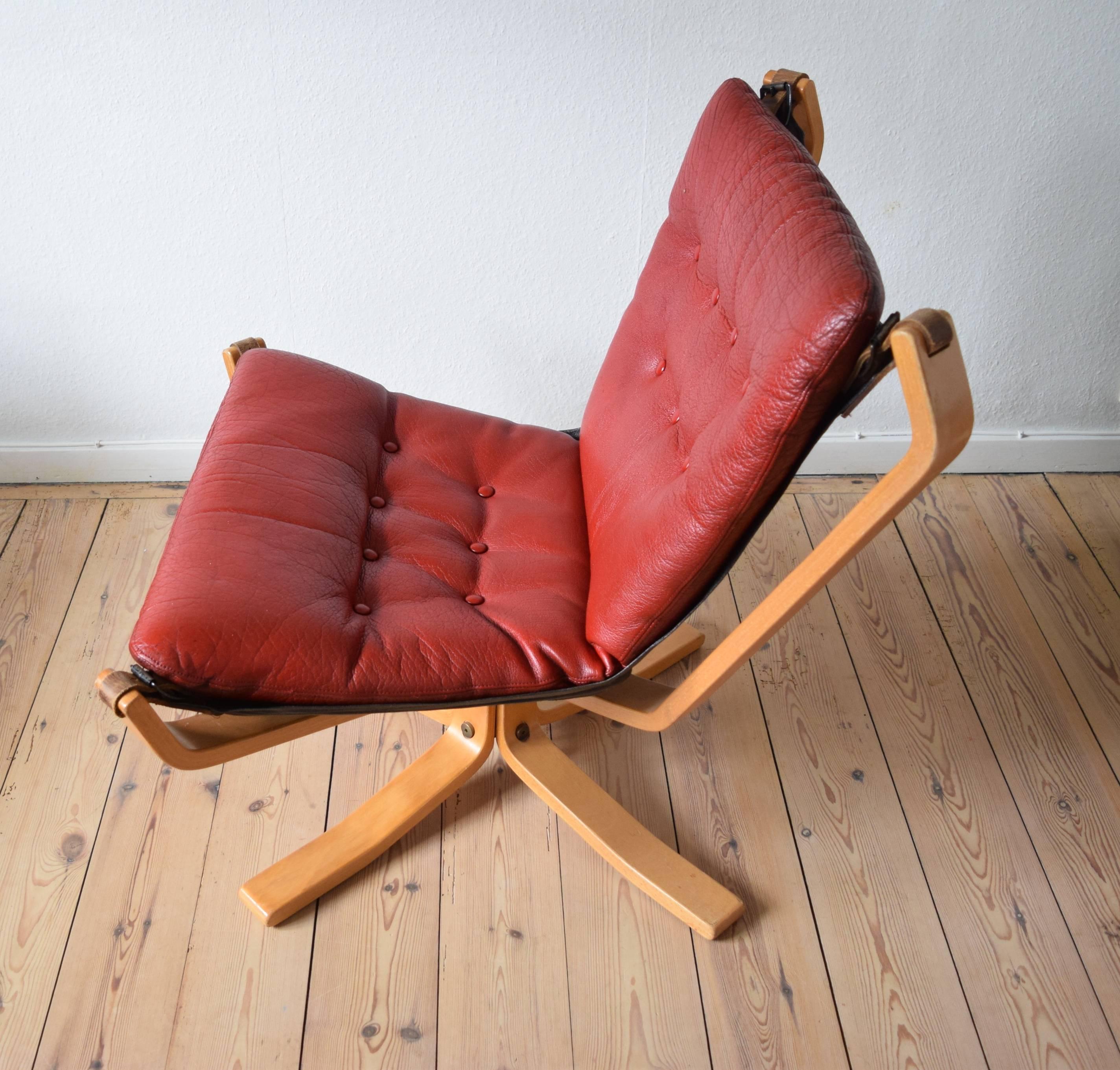 A low back Falcon chair designed by Sigurd Ressell and manufactured in Denmark in the 1970s. The chair features a bent beechwood frame, with a buffalo leather cushion. Buffalo hides are thick and durable as they are not stretched during the tanning