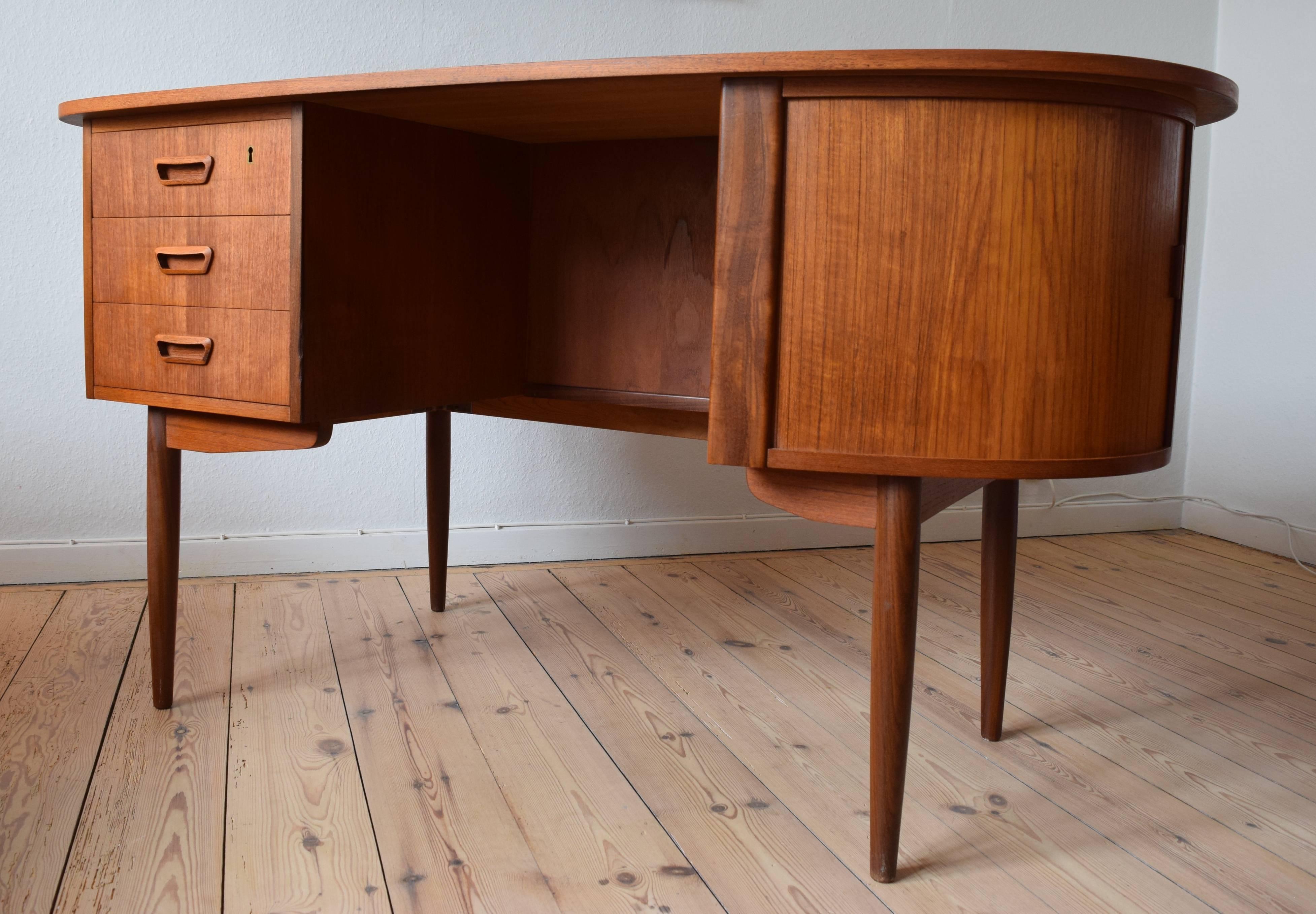 Mid-20th Century Danish Teak Kidney-Shaped Desk, 1950s For Sale