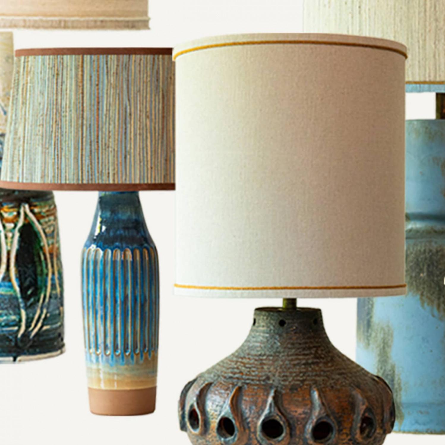 Céramique 1 des 7 Lampes de table en céramique bleu-marron, abat-jour en soie personnalisés par R. Houben en vente