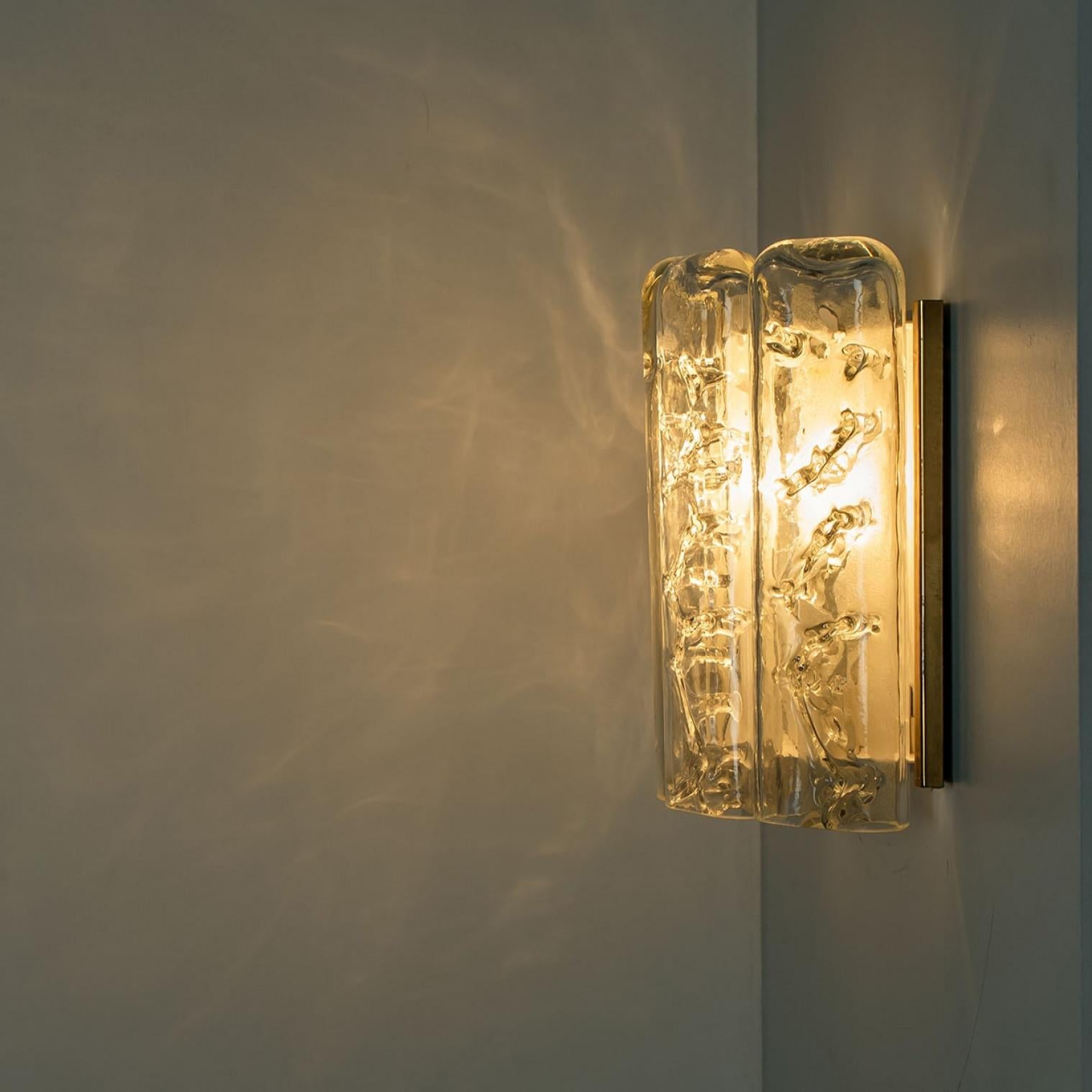 1 des 5 Appliques structurées en verre soufflé et laiton par Doria, 1960 en vente 2