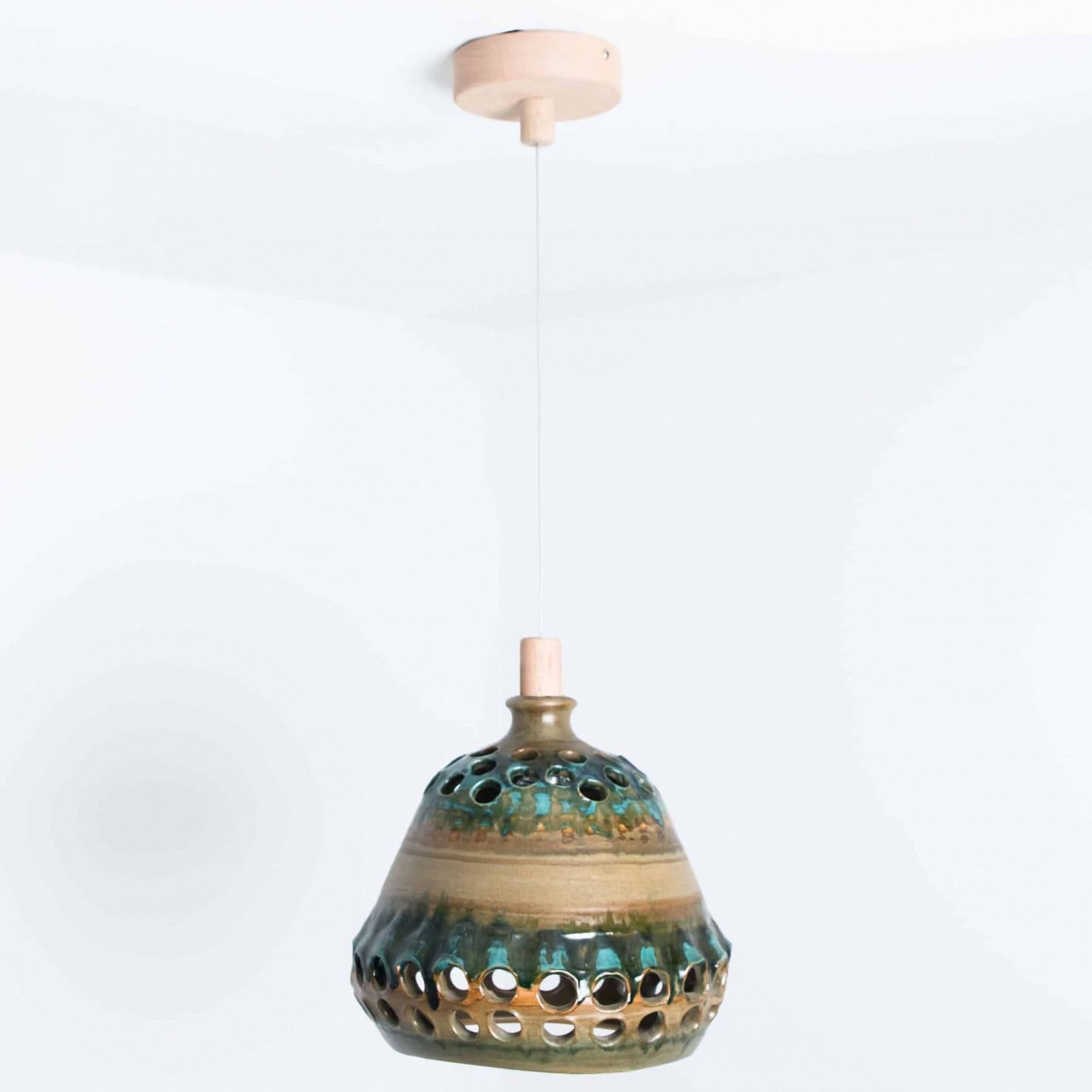 1 di 3 luci a sospensione in ceramica verde marrone, Danimarca, 1970 in vendita 5