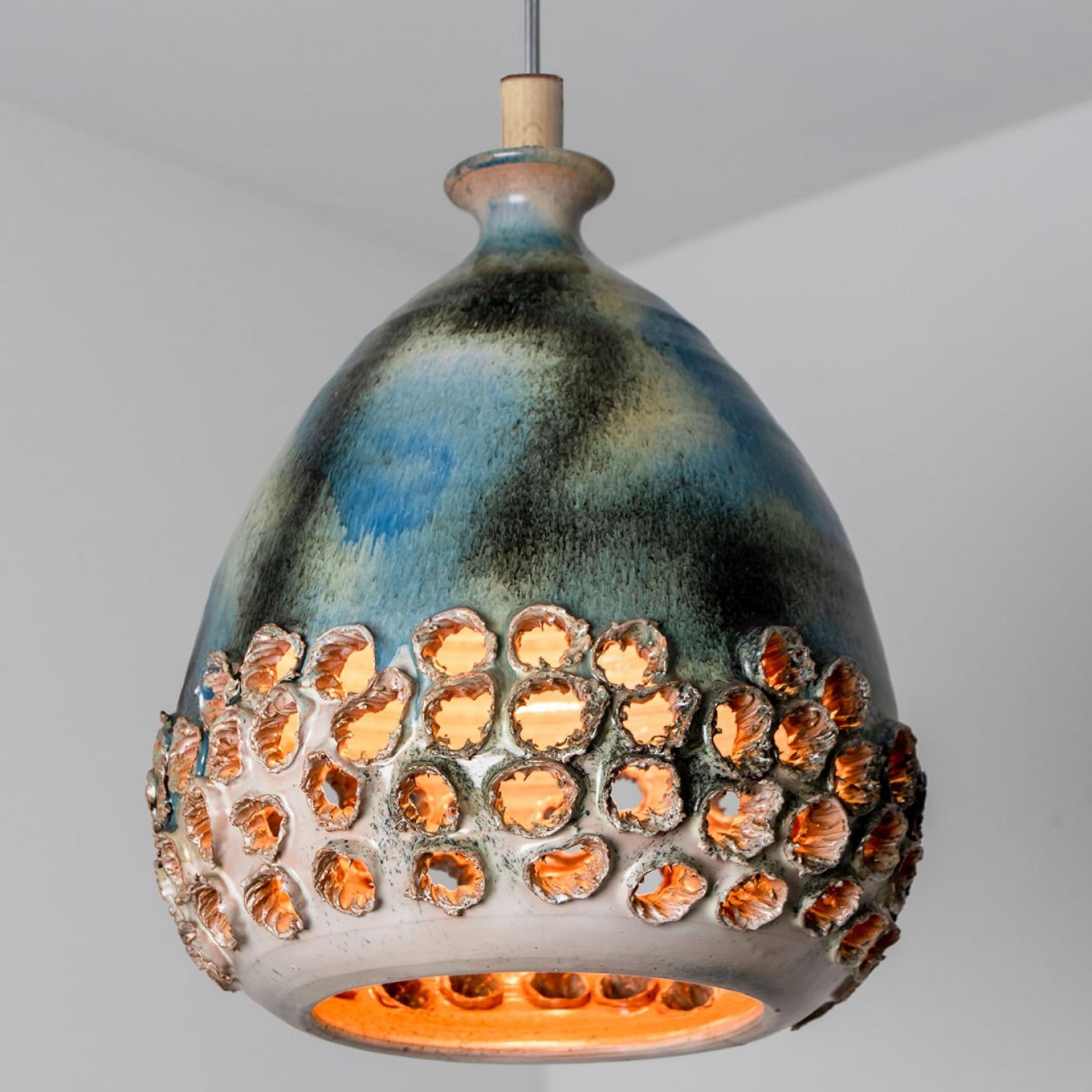 Ceramica 1 di 3 luci a sospensione in ceramica verde marrone, Danimarca, 1970 in vendita