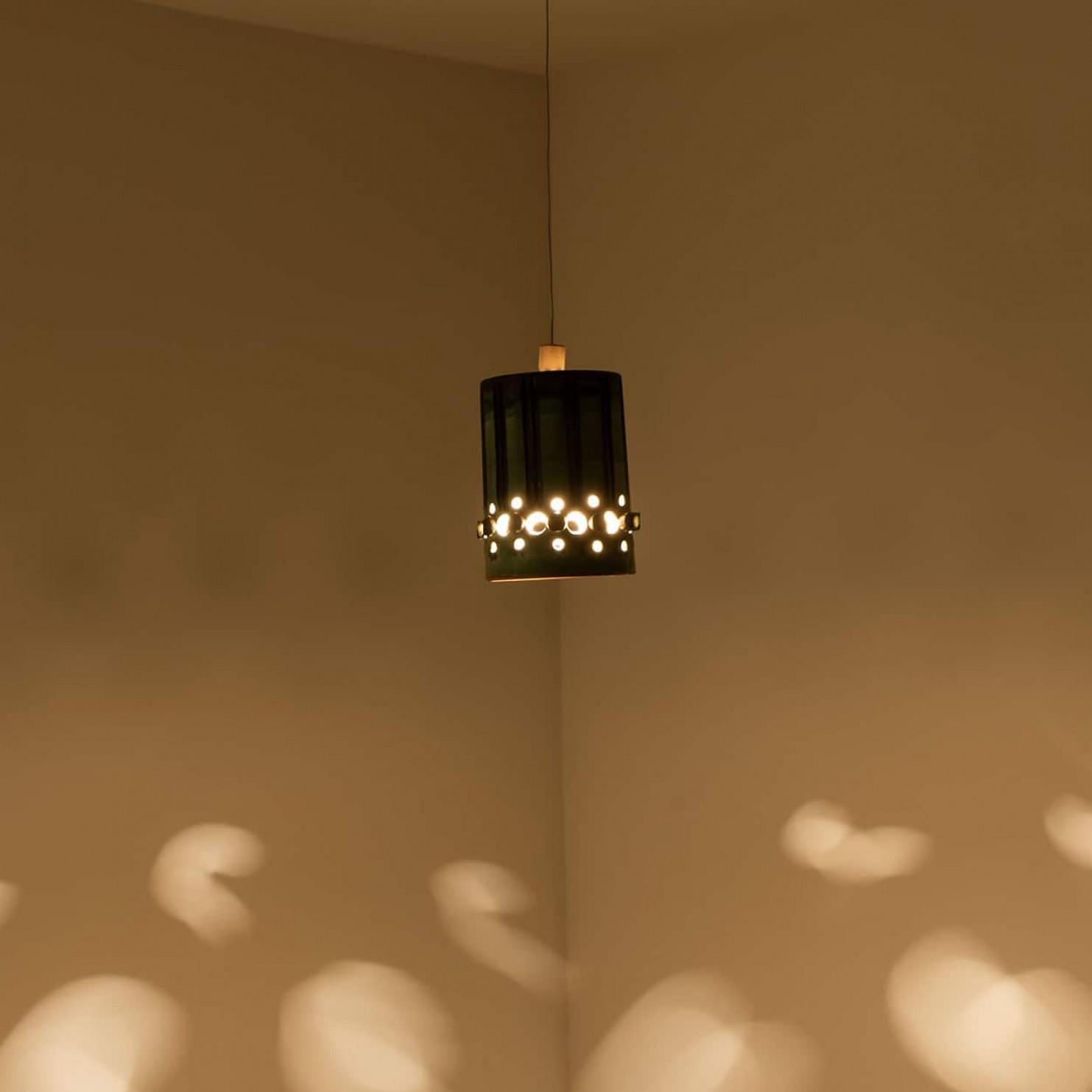 Fine XX secolo 1 di 3 Lampade a sospensione in ceramica blu, Danimarca, 1970 in vendita