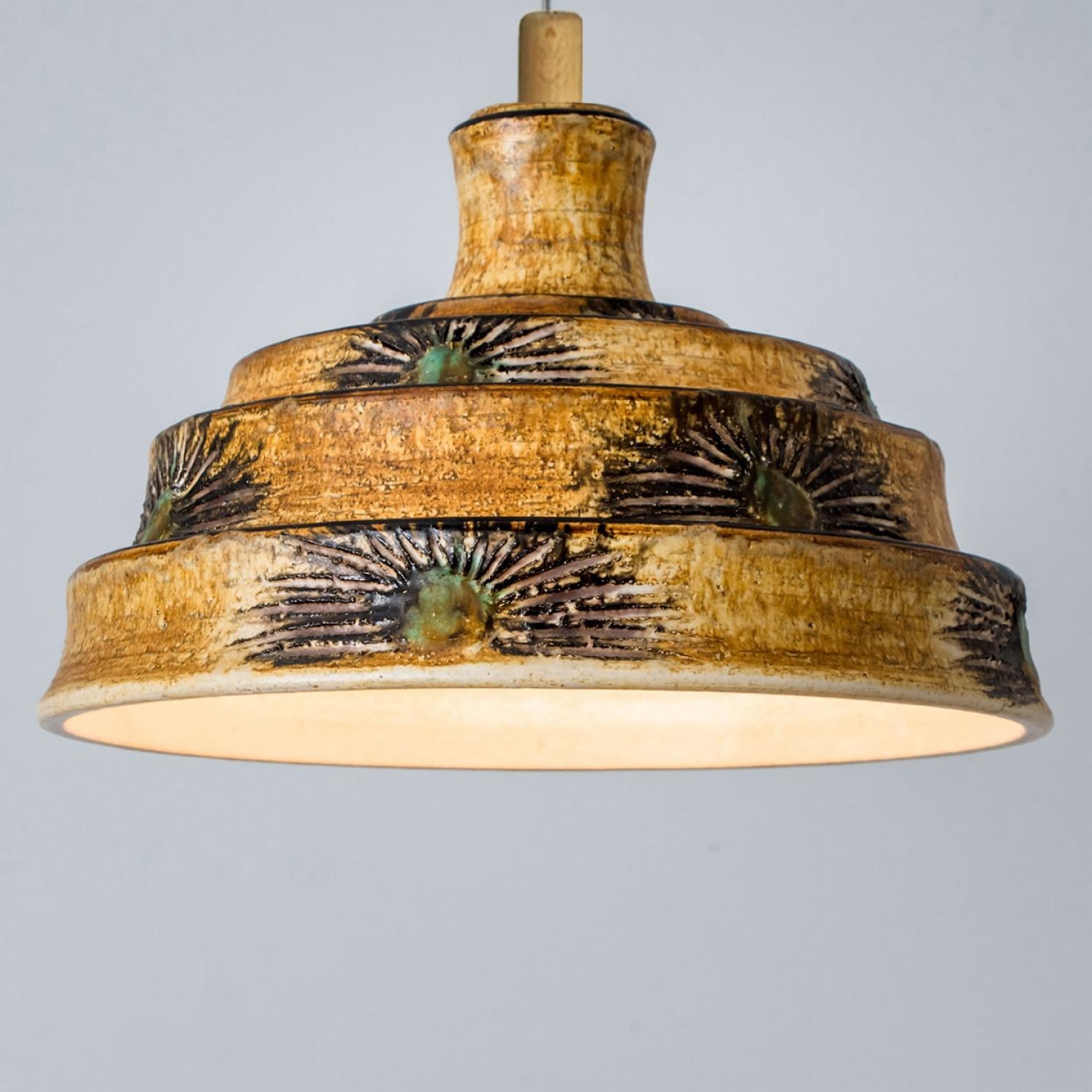1 di 3 Lampade a sospensione in ceramica blu, Danimarca, 1970 in vendita 2