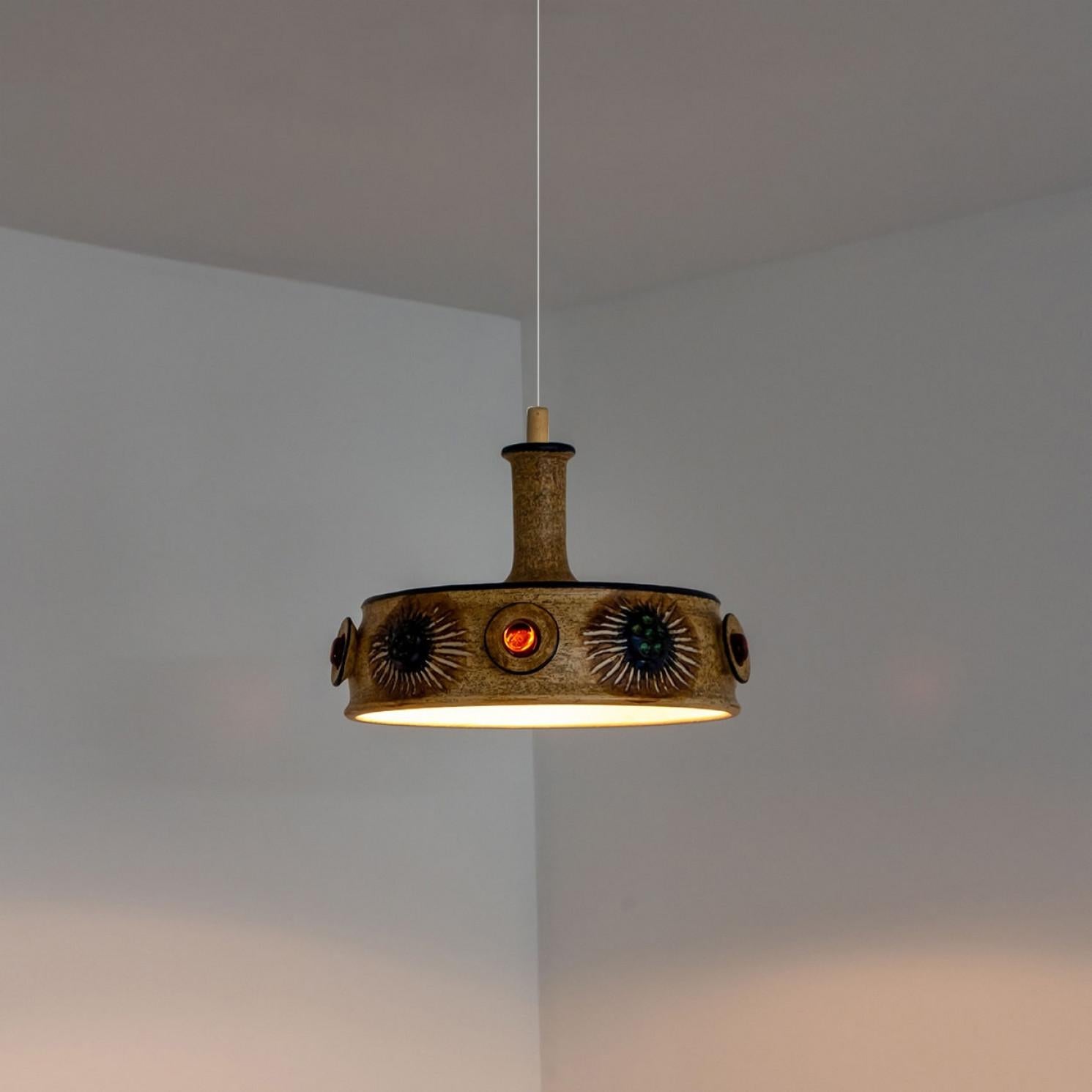1 di 3 Lampade a sospensione in ceramica blu, Danimarca, 1970 in vendita 9