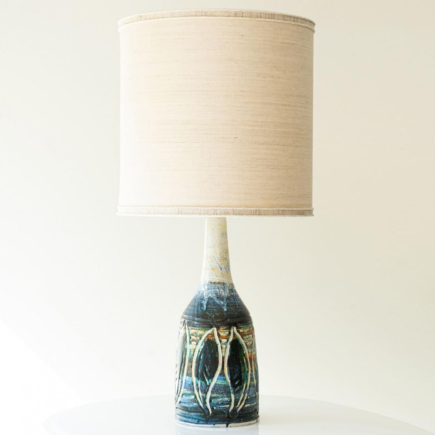 Danois 1 des 4 lampes de table en céramique bleu-marron, abat-jour en soie de R. Houben en vente