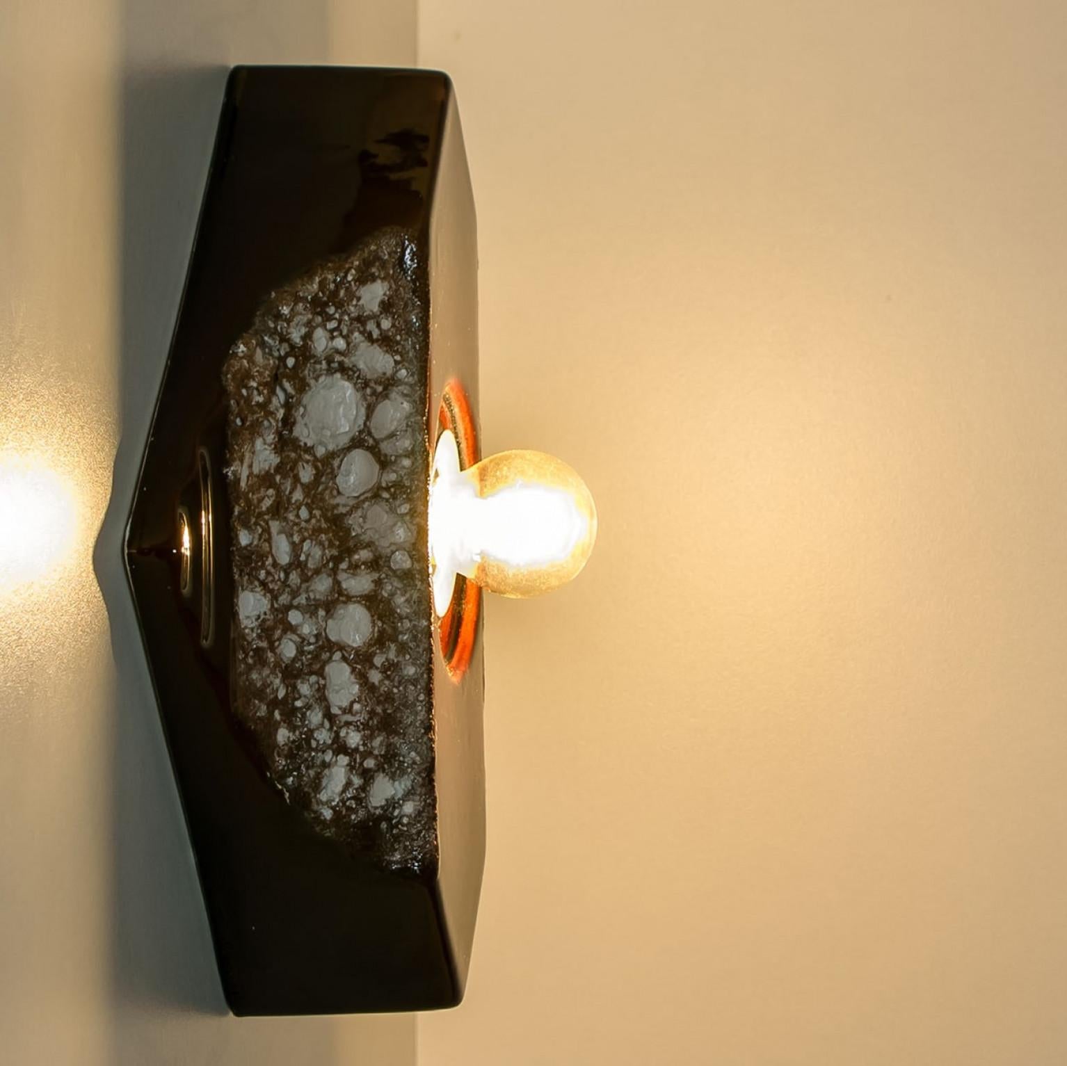 1 dei 3  Applique quadrate in ceramica a righe scure, Germania, 1970 In condizioni buone in vendita a Rijssen, NL