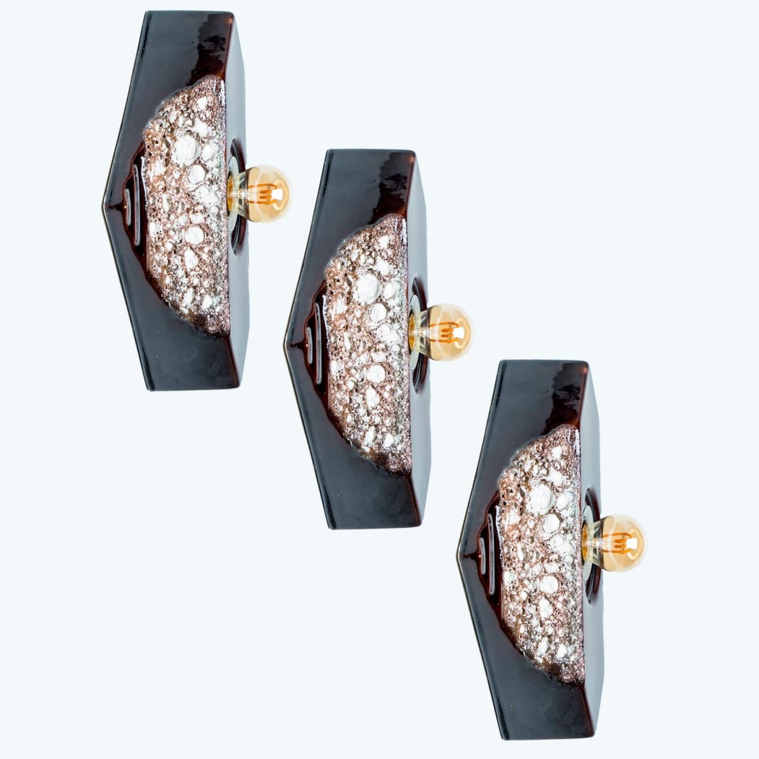 1 dei 3  Applique quadrate in ceramica a righe scure, Germania, 1970 in vendita 3