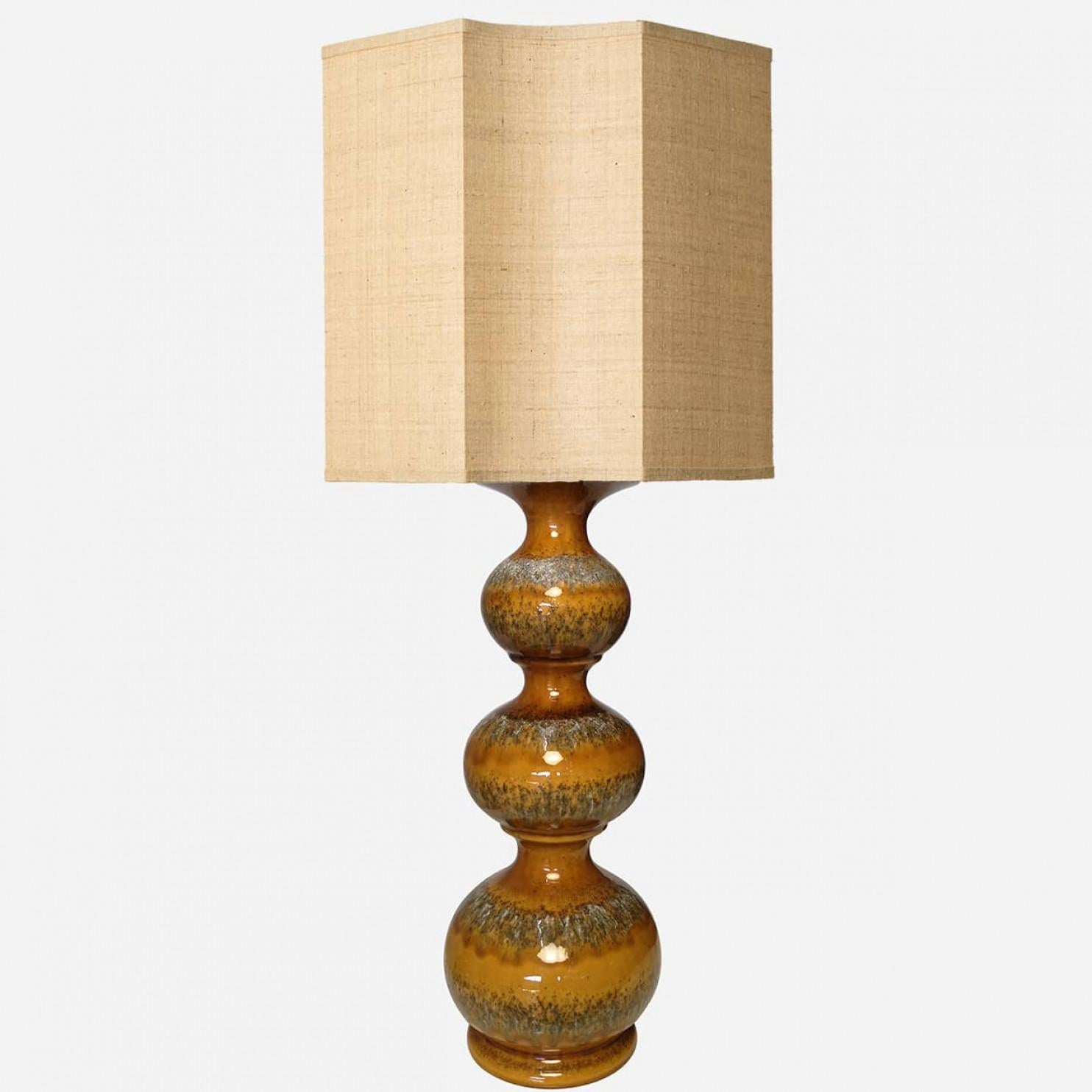 Métal Ensemble de lampes en céramique avec abat-jour en soie neuve sur mesure René Houben en vente