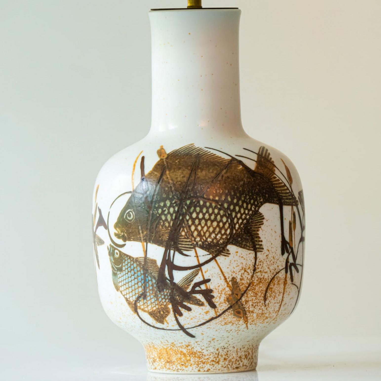 1 of the 2 Fish Motif Ceramic Floor Lamp with Silk Lampshade by R. Houben In Good Condition For Sale In Rijssen, NL