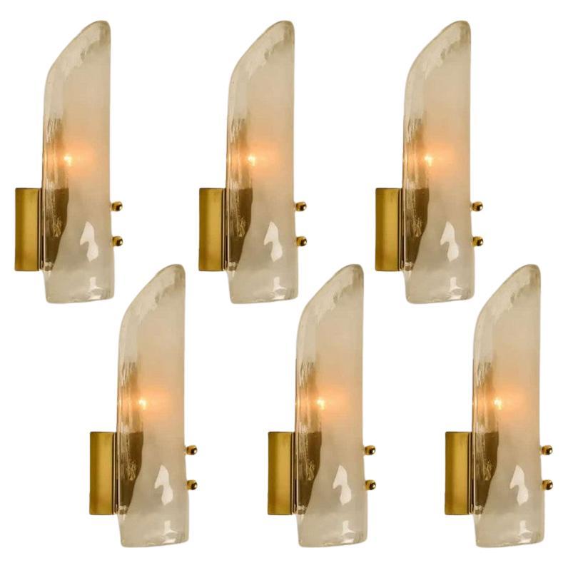 Plusieurs grandes lampes murales en laiton et verre soufflé à la main de J.T. Kalmar, années 1960 en vente