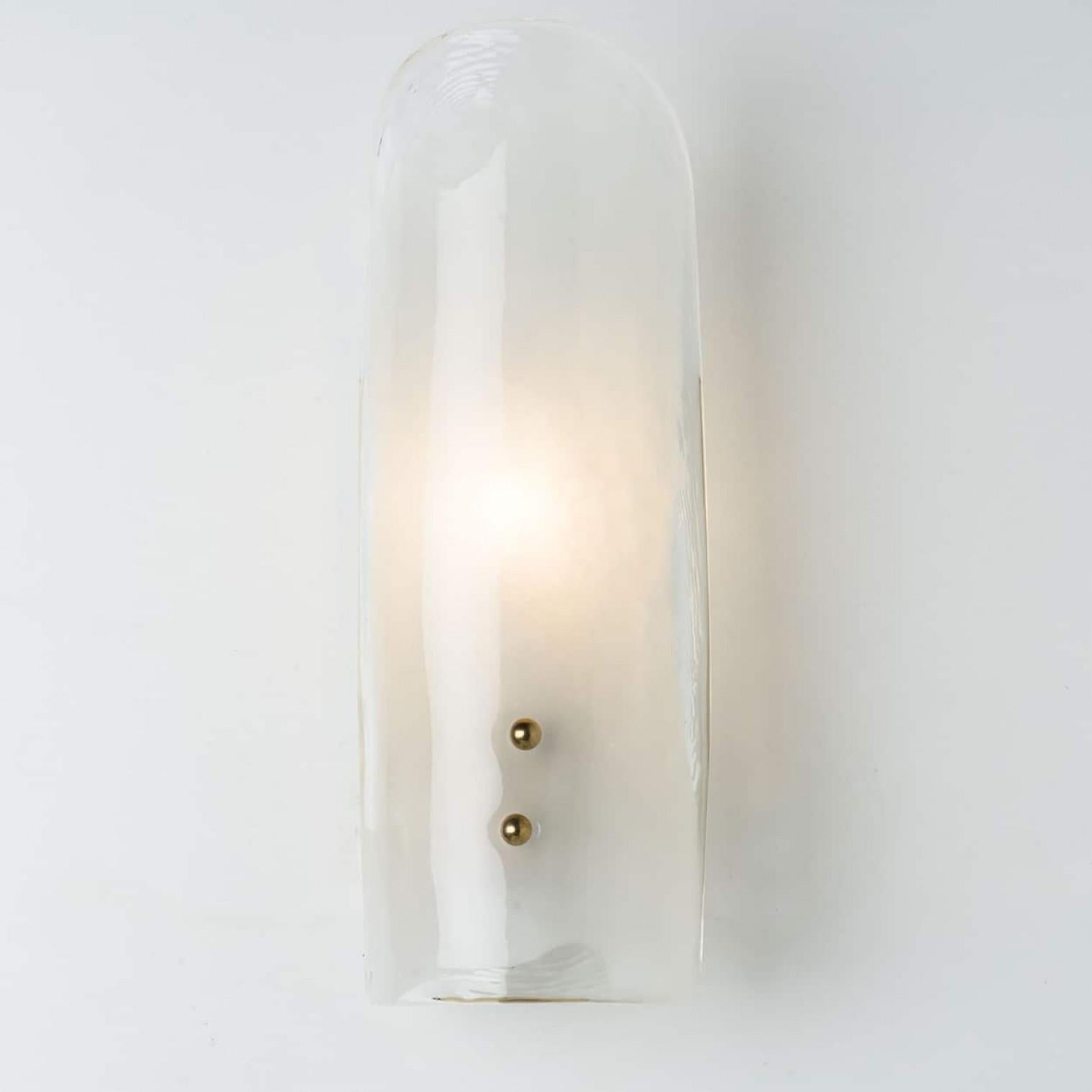 Plusieurs grandes lampes murales en laiton et verre soufflé à la main de J.T. Kalmar, années 1960 en vente 5