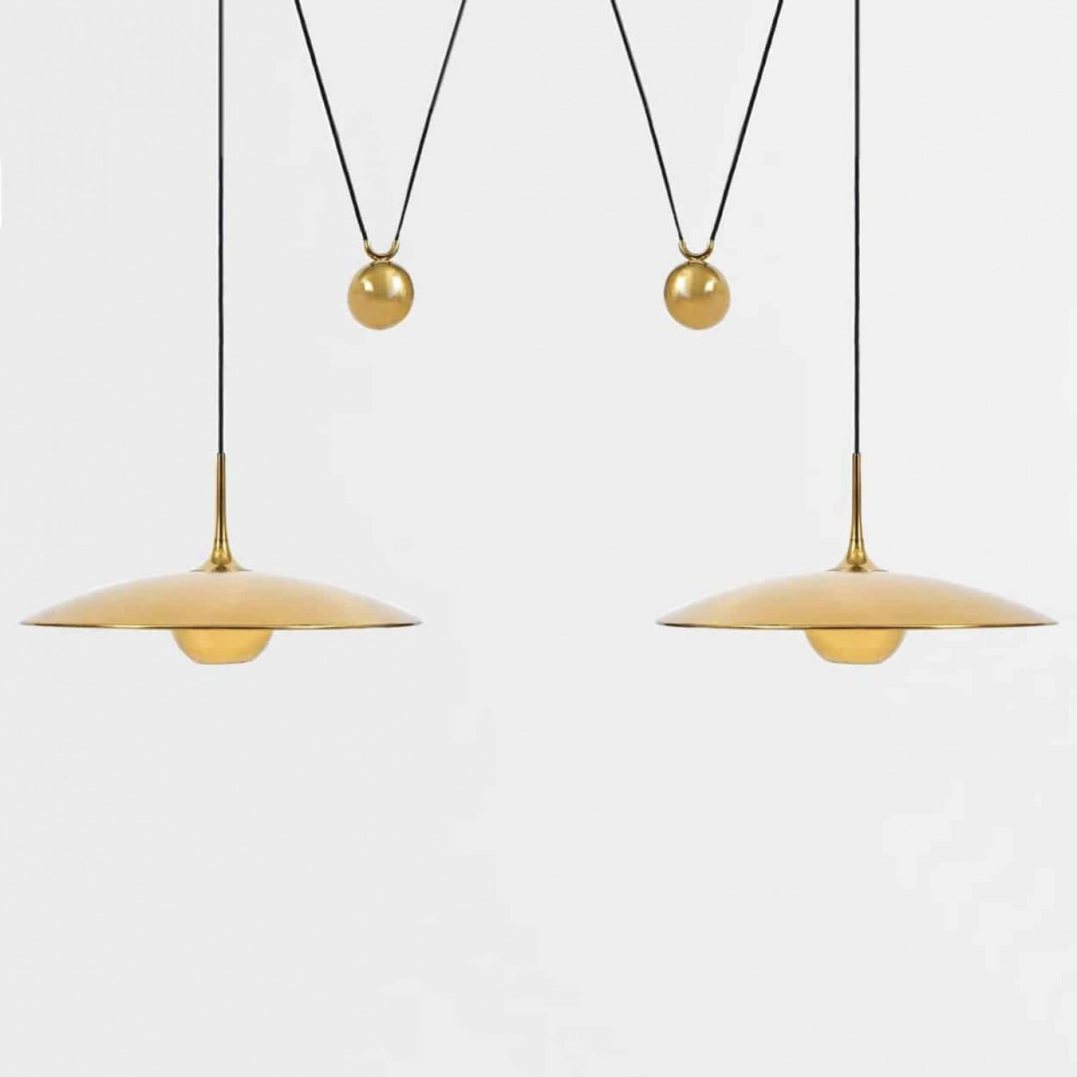 Moderne Lampe à suspension Onos 55 à double poignée en laiton de Florian Schulz, Allemagne en vente