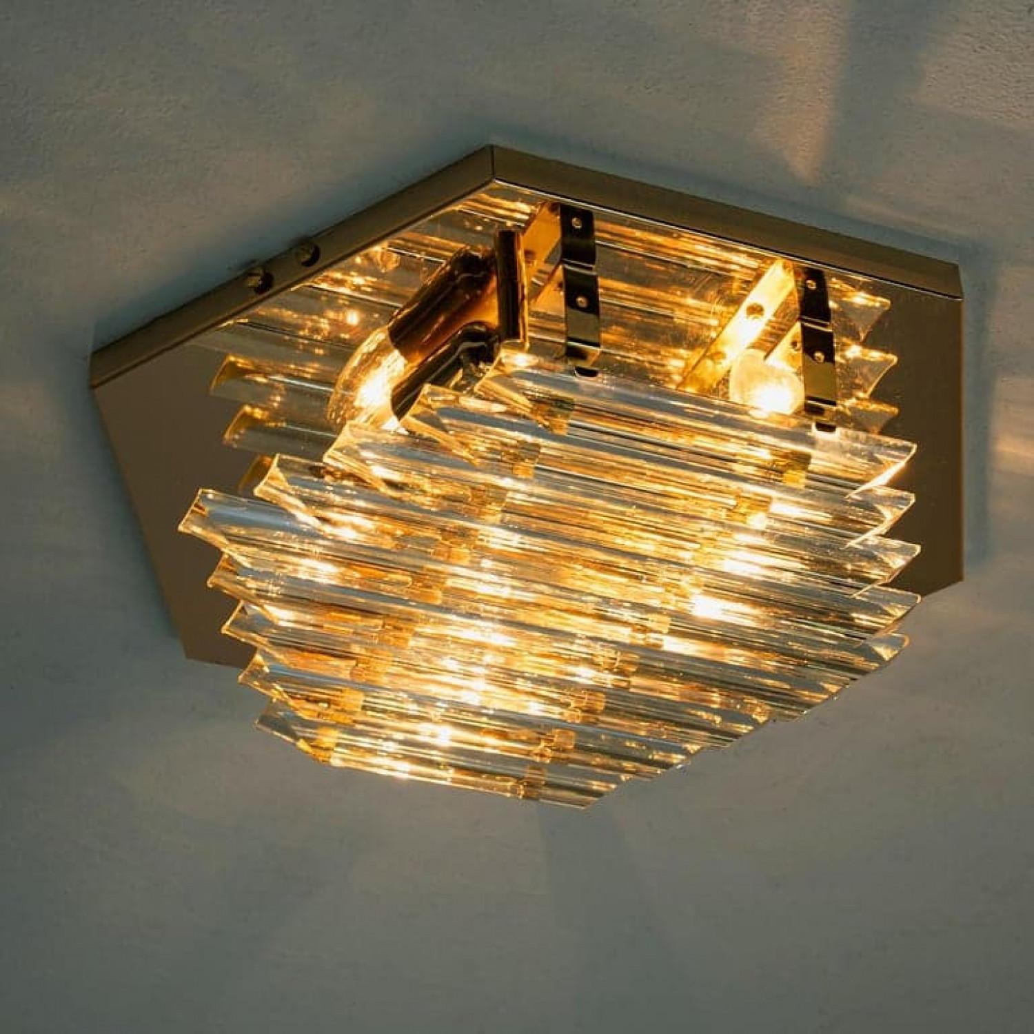 Mid-Century Modern 1 des 6 grandes appliques en verre de style Venini avec des cristaux tripodes, 1969 en vente