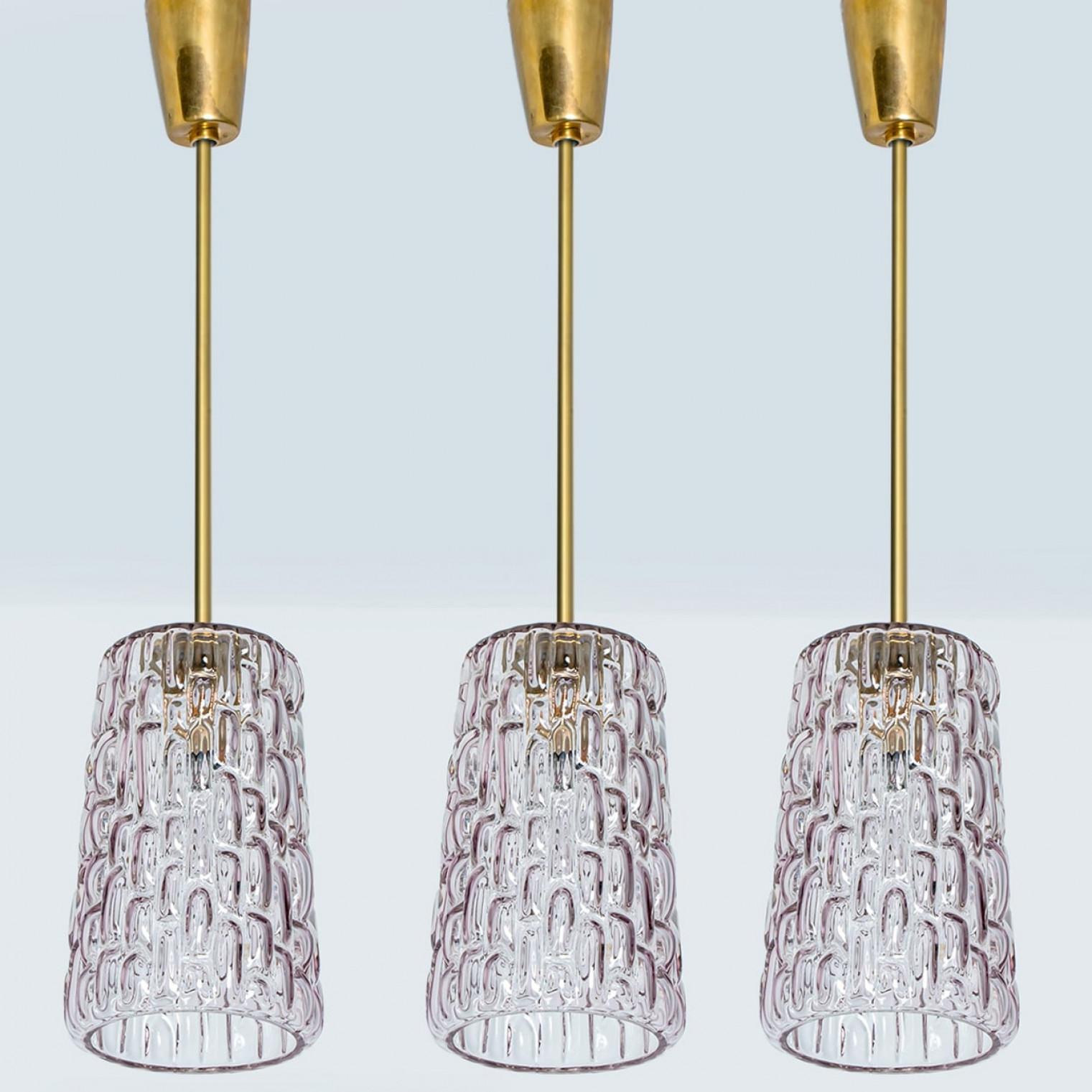 Mid-Century moderno Diverse luci a sospensione in vetro viola nello stile di Kalmar, anni '50 in vendita