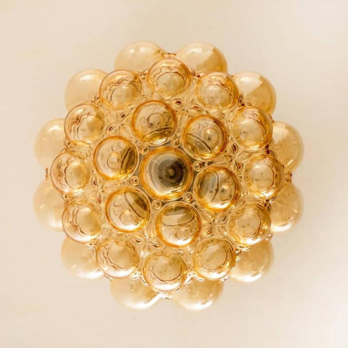 Altro Coppia di lampade a sospensione in vetro a bolle d'ambra di Helena Tynell, 1960 in vendita