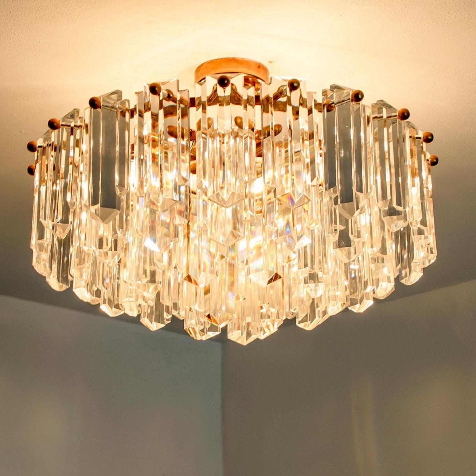 Lampadario verticale in vetro di J.T. Kalmar, anni '60 in vendita 1