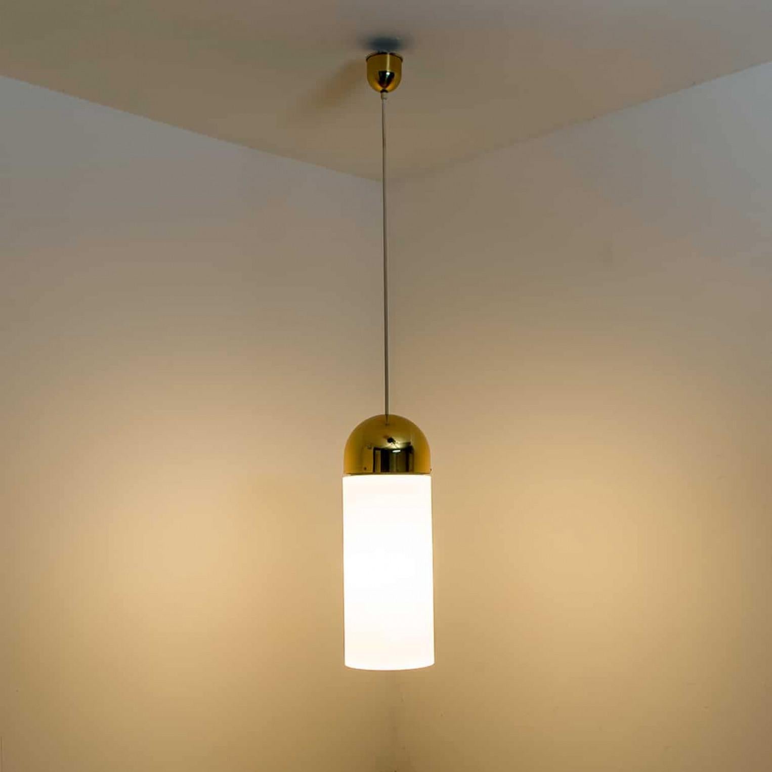 Fine XX secolo Diversi grandi lampadari a cilindro in ottone, Limburg, anni '70 in vendita