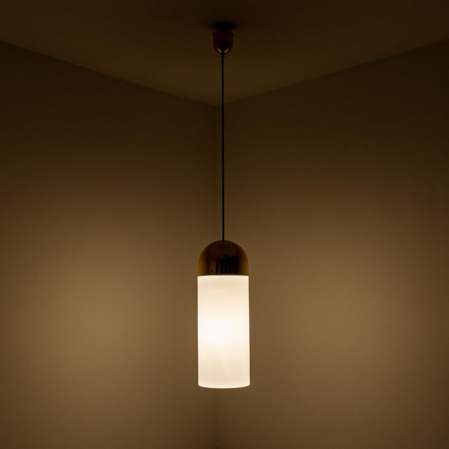 Ottone Diversi grandi lampadari a cilindro in ottone, Limburg, anni '70 in vendita