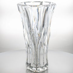 Magnifique vase conique structuré en cristal clair de Baccarat, France