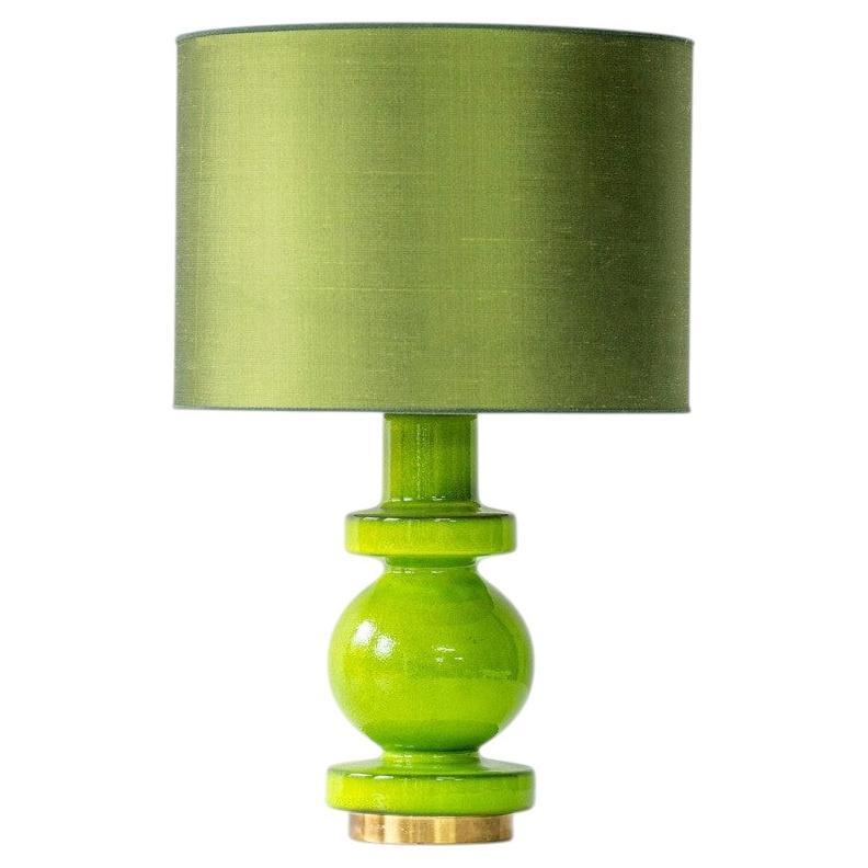 Lampe courbe en céramique verte, abat-jour vert chatoyant fait sur mesure par R. Houben