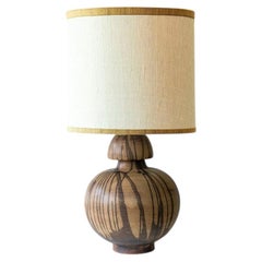 Lampe de table en céramique à rayures marron, abat-jour en soie CUSTOM MADE par R. Houben