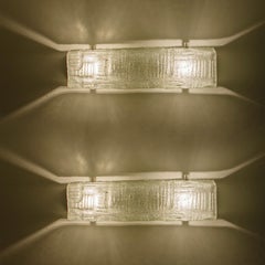 1 de los 2 apliques de pared de cristal texturizado y cromo, Hillebrand 1960