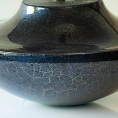 Lampada da tavolo XL in ceramica Cool Grey Blue, paralume in seta nuova sabbia di R. Houben