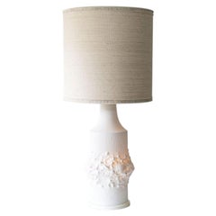 Lampadaire en porcelaine illuminée, abat-jour en soie sur mesure R. Houben