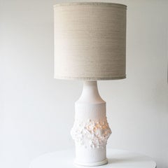 Lampadaire en porcelaine illuminée, abat-jour en soie sur mesure R. Houben