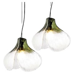 1 des 2 lampes à suspension vertes transparentes de Carlo Nason pour Mazzega