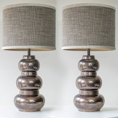 1 des 2 lampadaires sphériques en chrome, abat-jour sur mesure de R. Houben