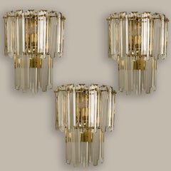 1 de 3 J.T. Grande Apliques de cristal facetado y latón dorado Kalmar, Viena, 1960