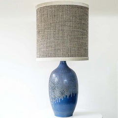 Blaue XXL-Keramik-Tischlampe, beigefarbener Lampenschirm von R. Houben