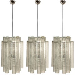 1 de las 5 lámparas colgantes Doria de cristal acanalado y cromo, Alemania, década de 1960
