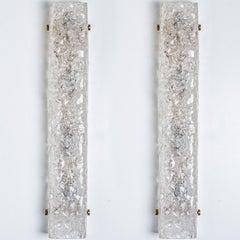 1 des 2 appliques murales « Tube Textured Ice Glass and Brass » de Kaiser, 1970