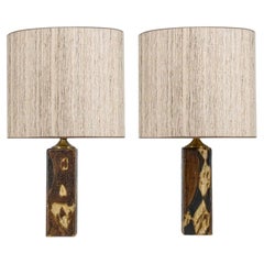 L'une des deux lampes en céramique de Trille Jørgensen, avec des abat-jours réalisés sur mesure par R. Houben