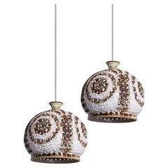 1 dei 2 ciondoli Kingo in ceramica bianca e marrone, Danimarca 1970