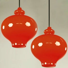 Coppia di lampade a sospensione in vetro arancione Hans-Agne Jakobsson for Staff, 1960