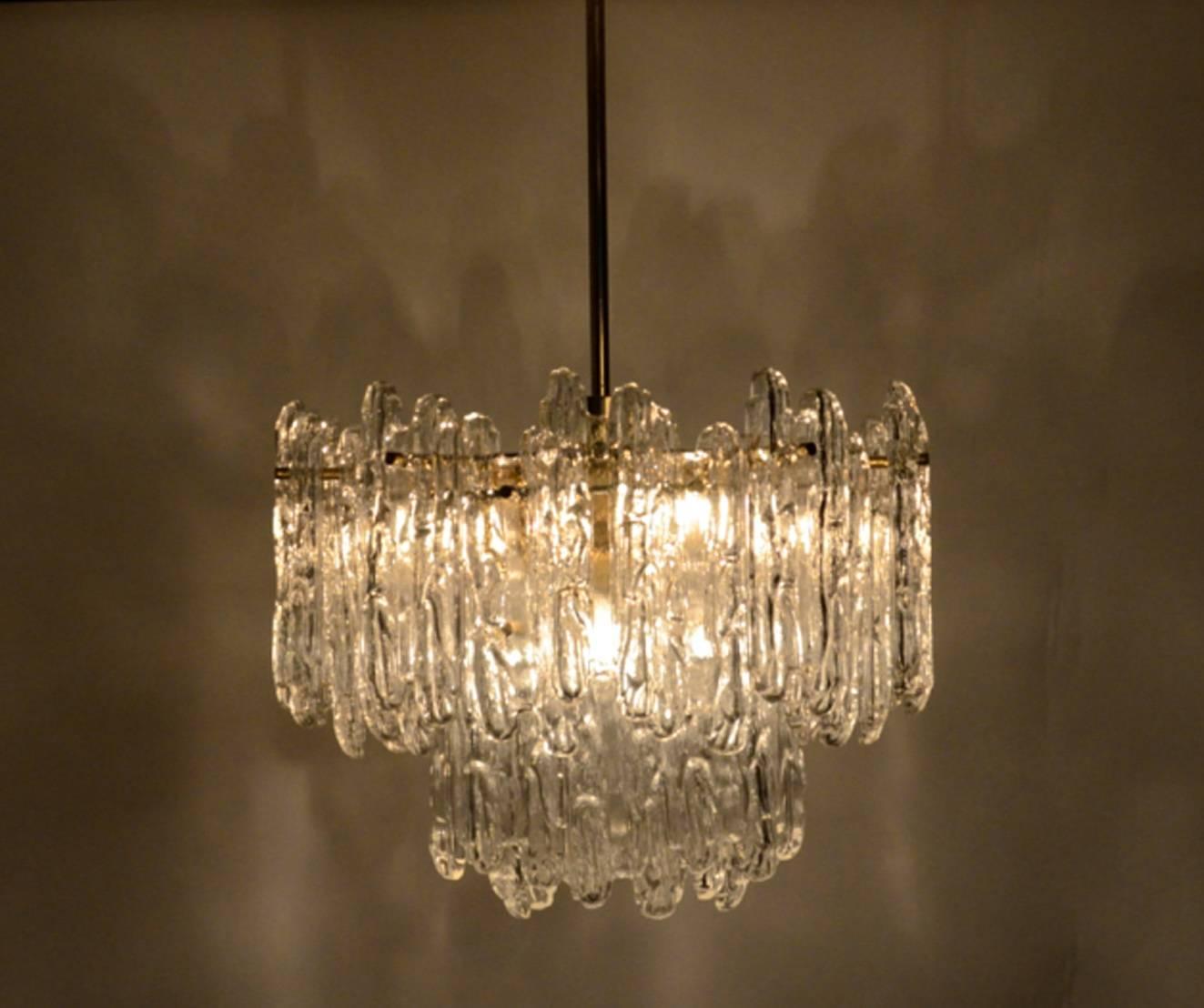 This modernist iceglass chandelier with 30 glasses was designed by the Kinkeldey design team during the 1970s, and manufactured in Germany. A very elegant Kinkeldey chandelier, it is comfortable with all decor periods. The pattern of the glass