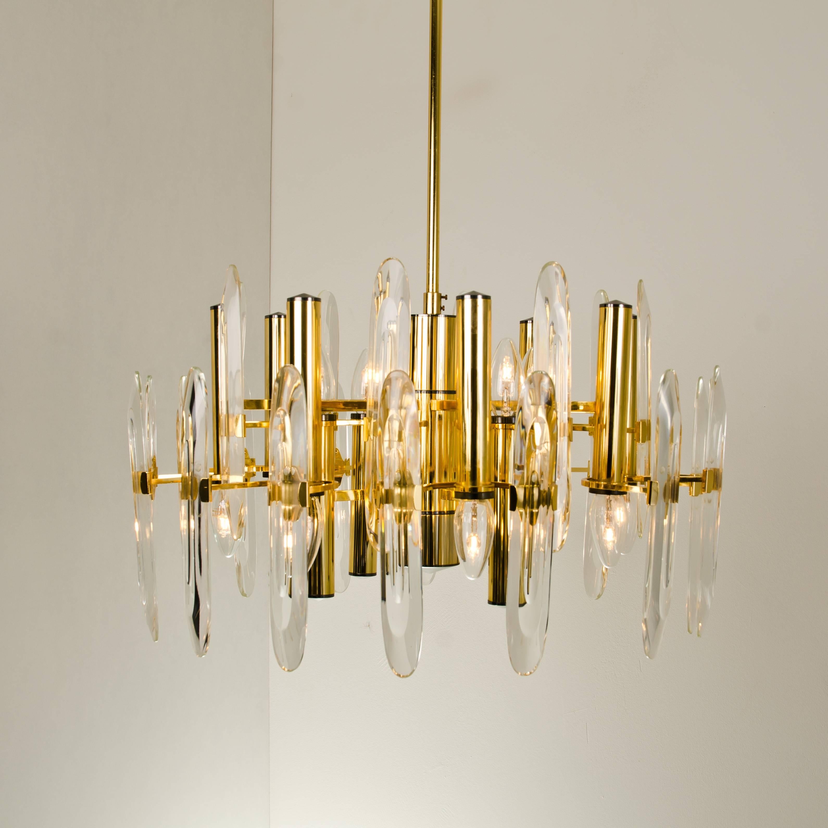 Mid-Century Modern Large Gold-Plated Crystal Chandelier with Twelve Lights by Gaetano Sciolari