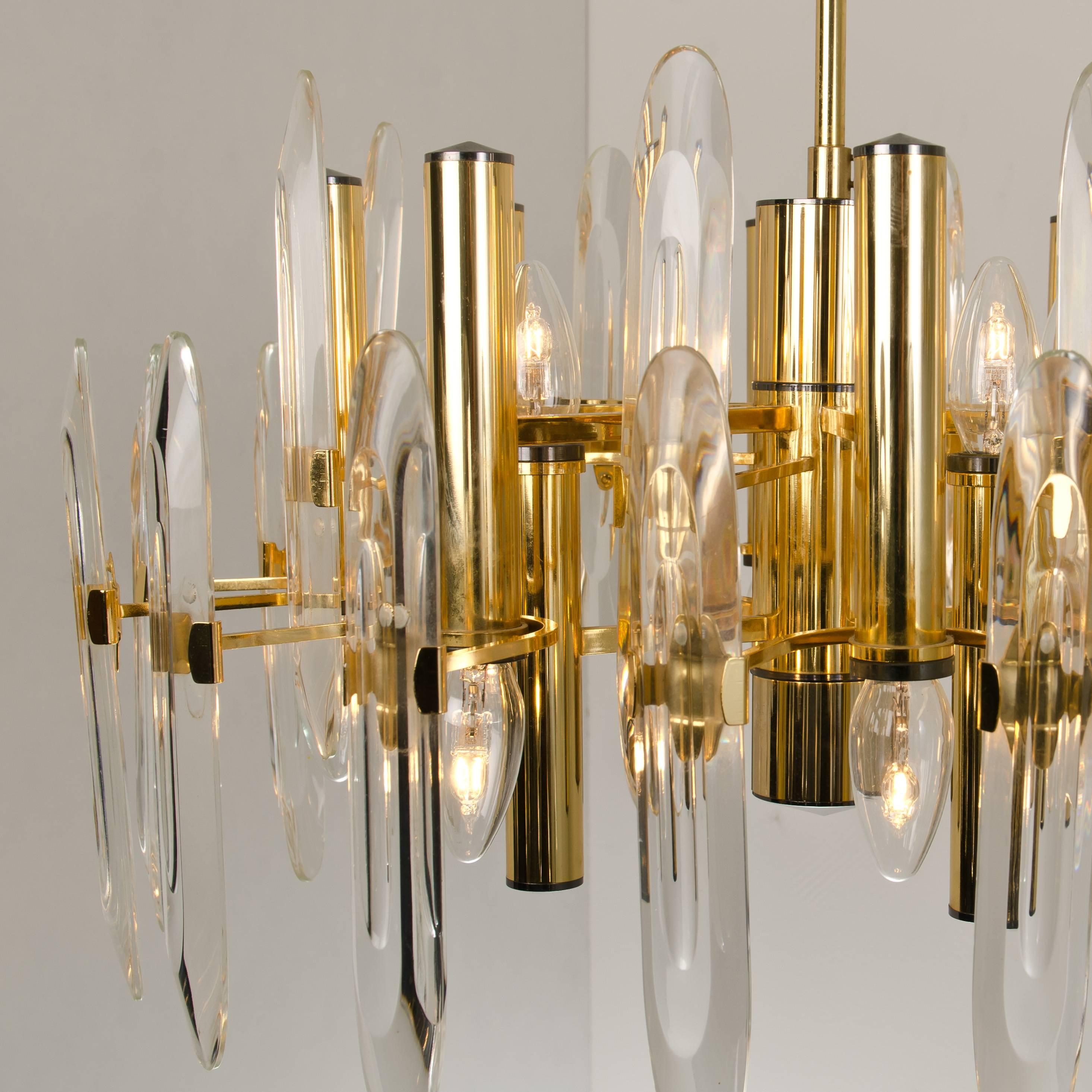 Italian Large Gold-Plated Crystal Chandelier with Twelve Lights by Gaetano Sciolari