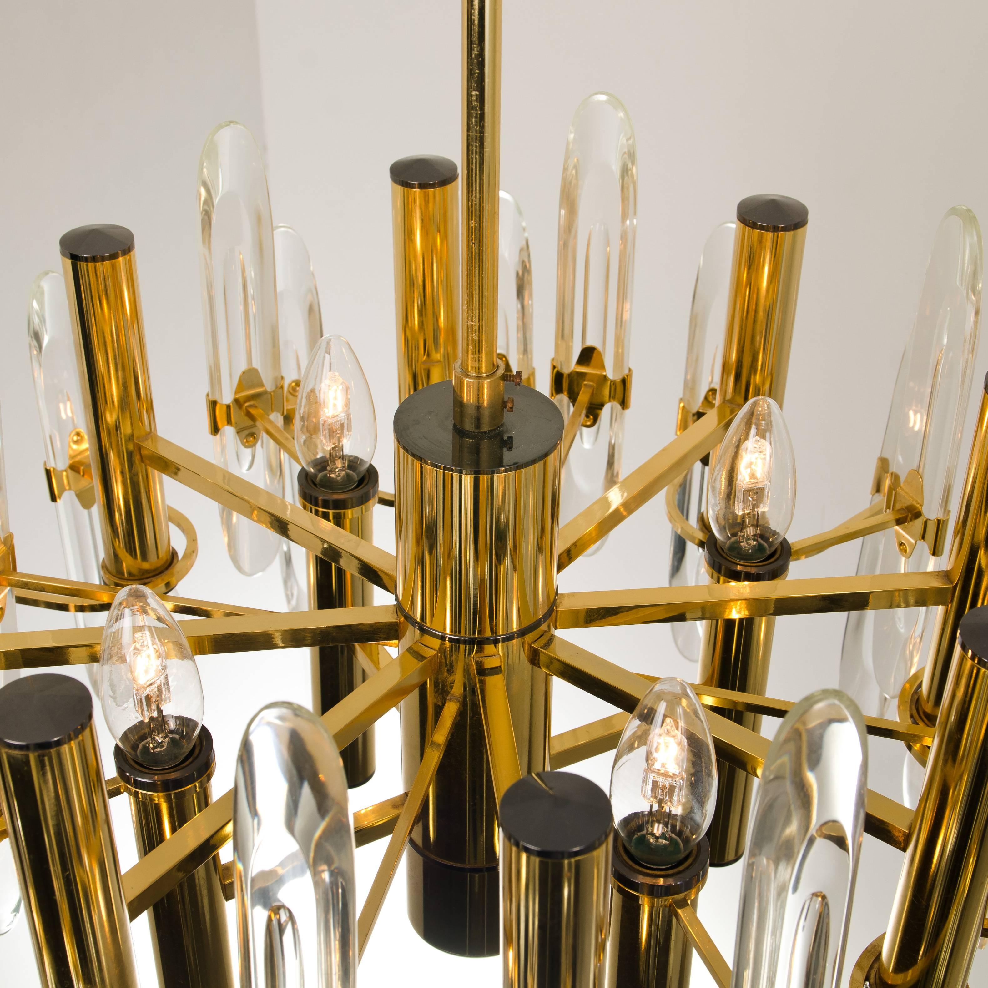 20th Century Large Gold-Plated Crystal Chandelier with Twelve Lights by Gaetano Sciolari