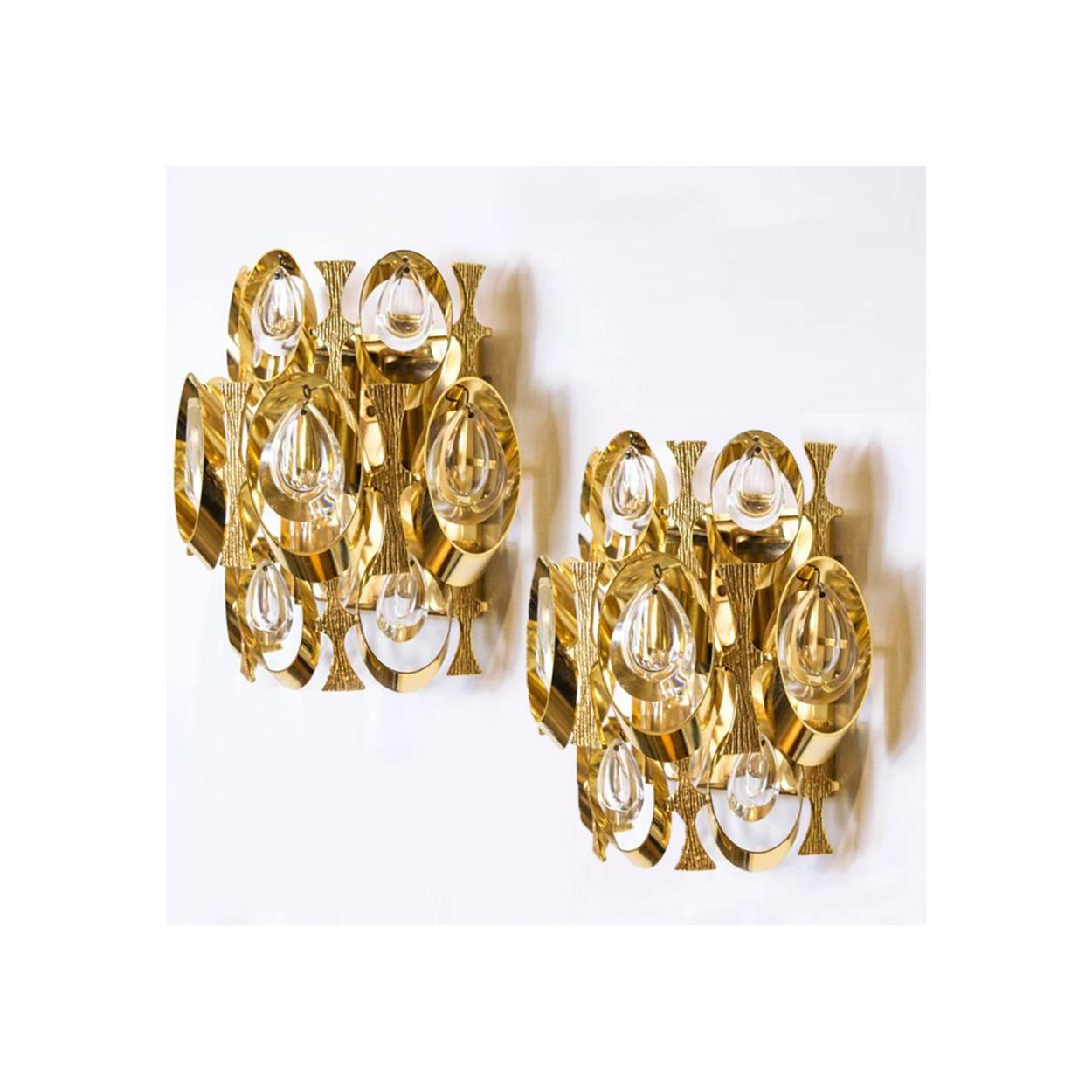 Pair of stunning crystal And gilded brass sculptural wall sconces made by Geantano Sciolari from the 1960s. 
Each scone has rare gold plate made of gilded/gold/gold-plated brass and large drop-shaped crystals. Beautiful.

Each wall light holds