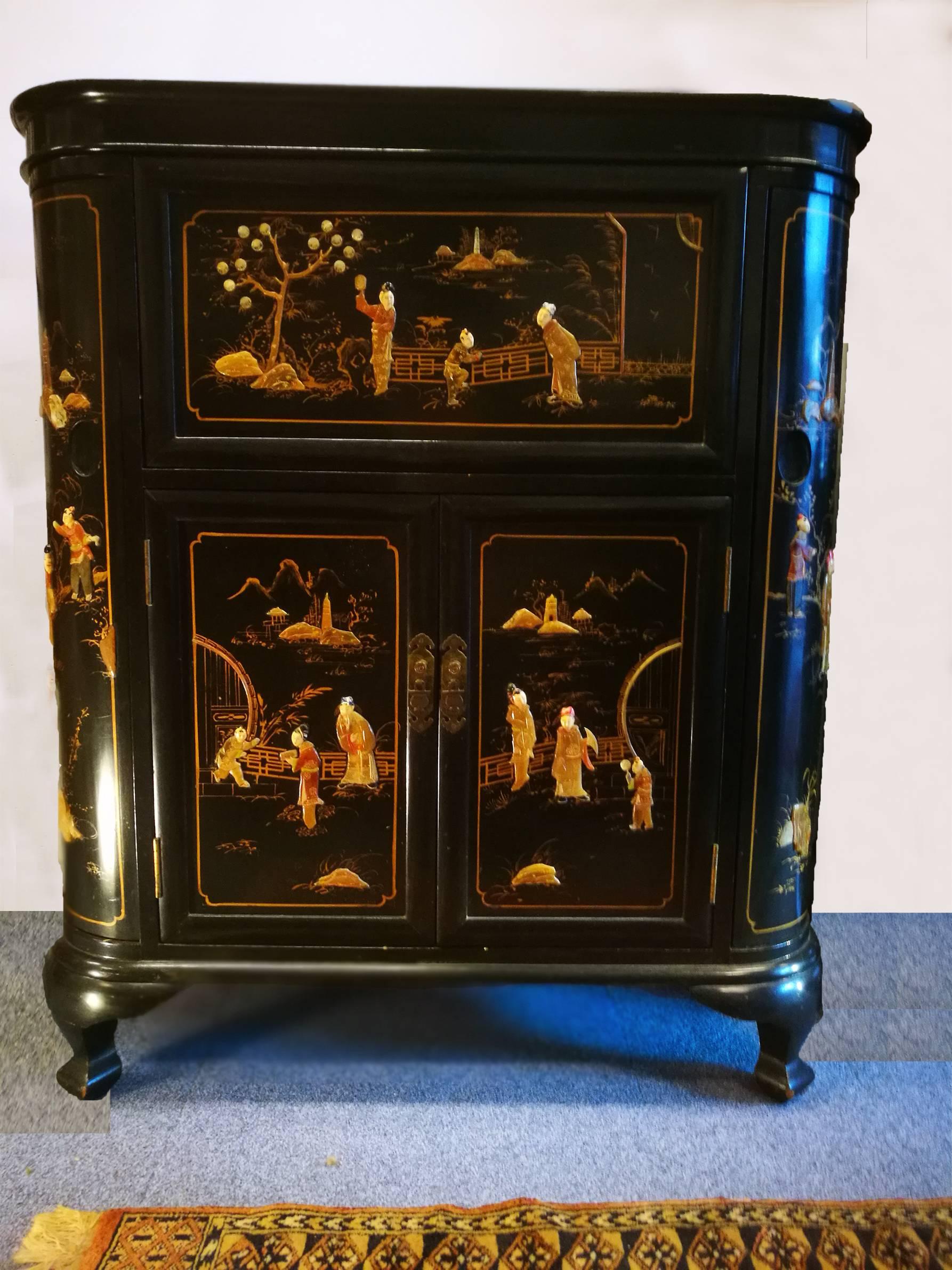 Lacquer Midcentury Chinoiserie Inlaid Decorated Mahogany Bar Buffet, Black Laquered