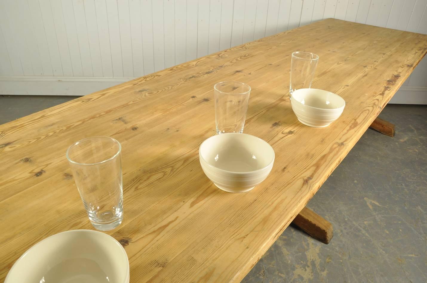 Antique Pine Library Table In Distressed Condition In Cirencester, Gloucestershire